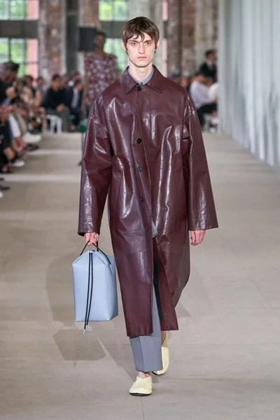Look 18
